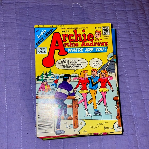 VINTAGE Archie Andrew’s,-jug head jones, and Betty and Veronica COMICS.12 comics - Picture 1 of 5